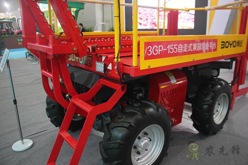 果園機械也過平安夜?