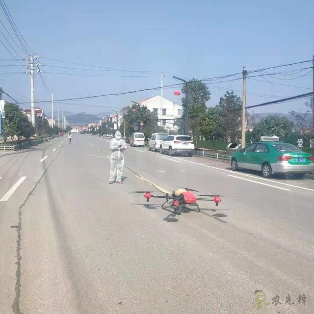 無人機戰“疫”:莊稼衛士變身防疫消殺能手