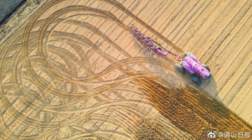 三水南山:“巨無霸”無人農機,炫酷亮相