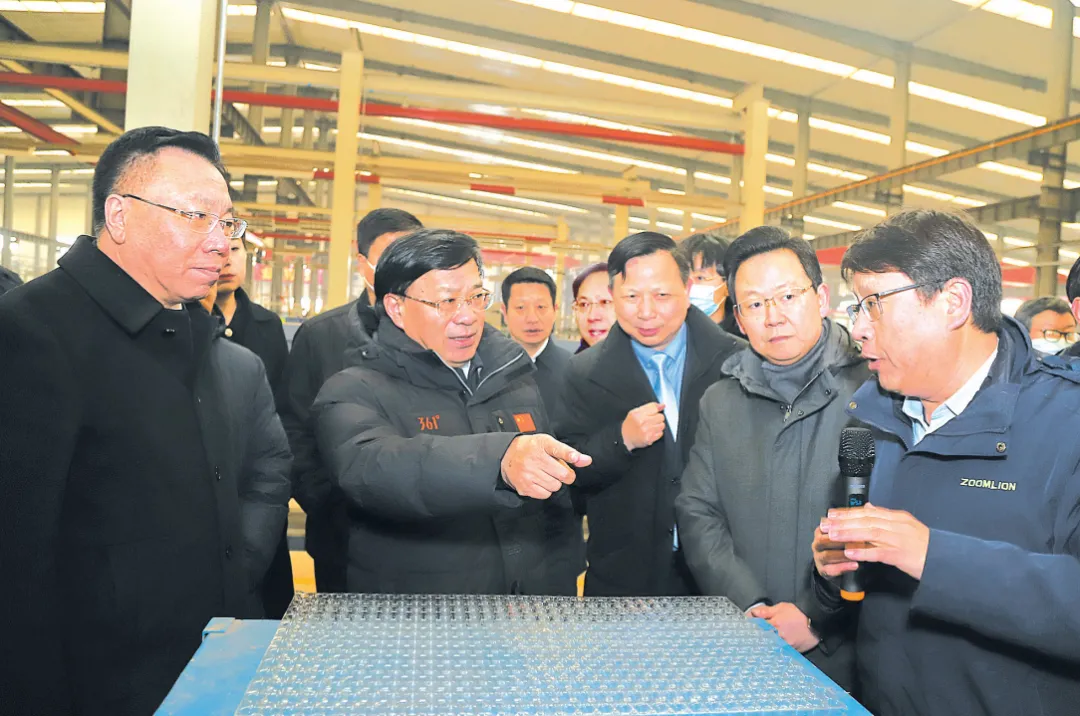 韓俊調(diào)研中聯(lián)農(nóng)機(jī)東北事業(yè)部：鼓勵企業(yè)攻克關(guān)鍵核心技術(shù)