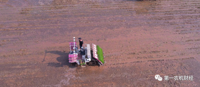 智能化農(nóng)機(jī)助力“天府糧倉(cāng)”建設(shè) 智能化農(nóng)機(jī)助力“天府糧倉(cāng)”建設(shè)